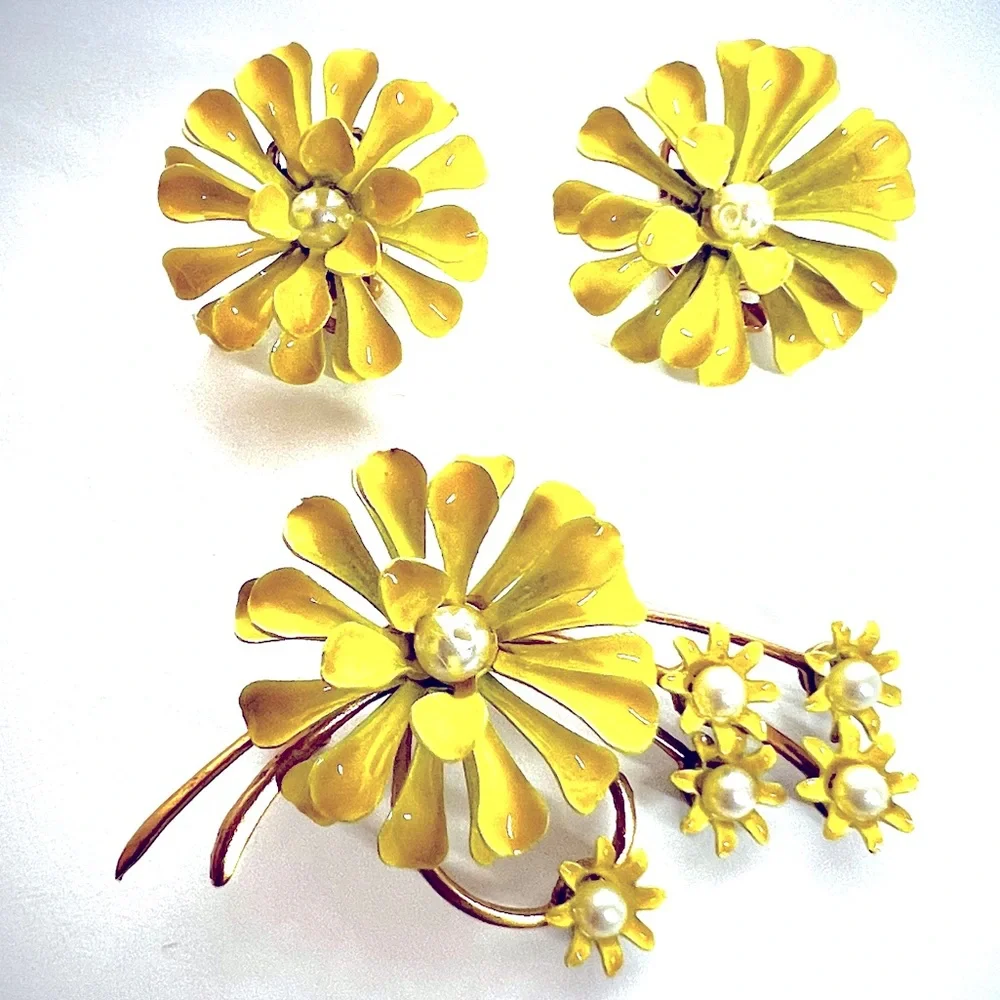 Vintage Jewelry Set Petite Floral Earrings Brooch Yellow Enamel Tiny Faux Pearls